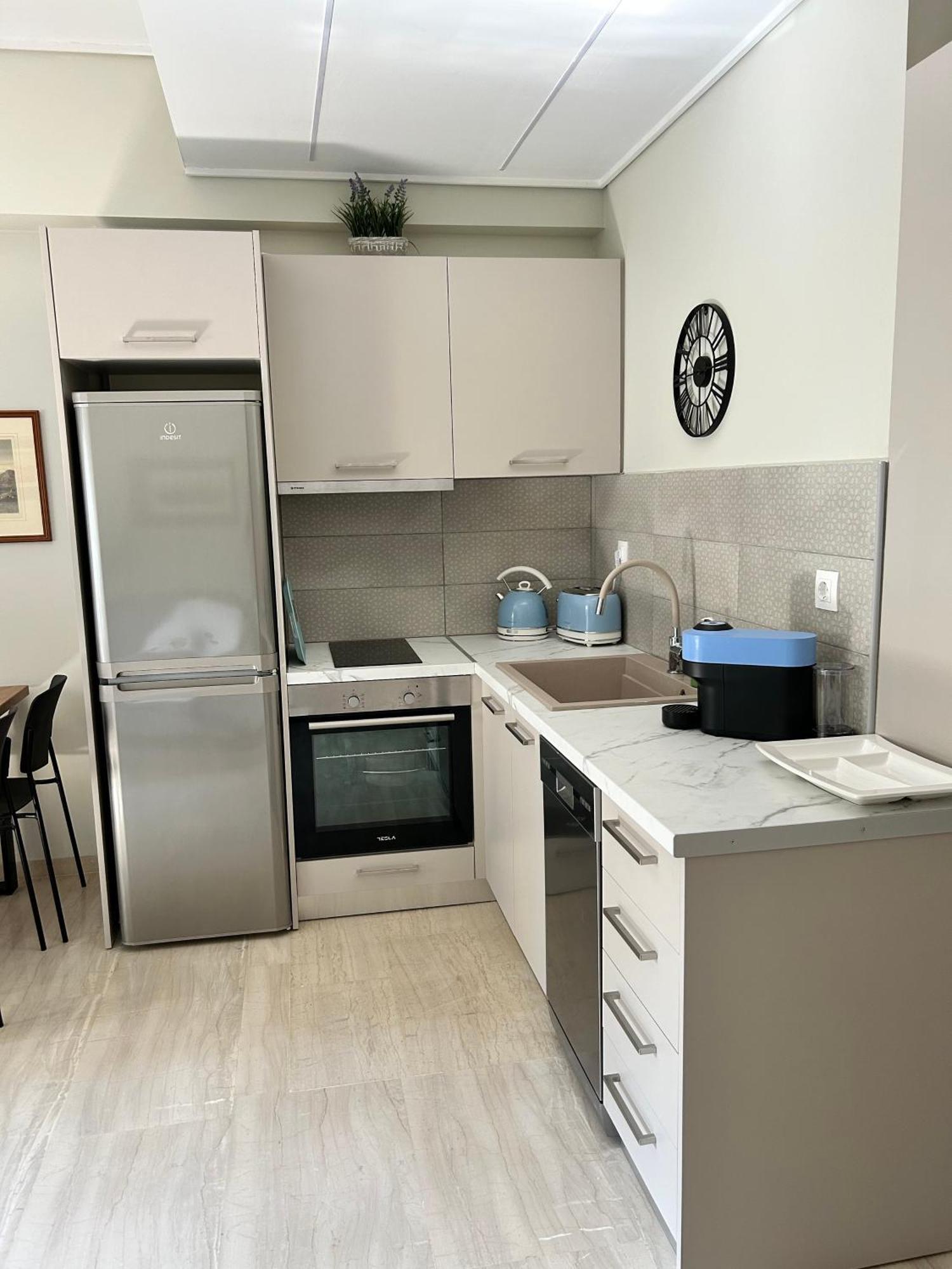 Evrou 21A Metropolitan Suite Athena Bagian luar foto