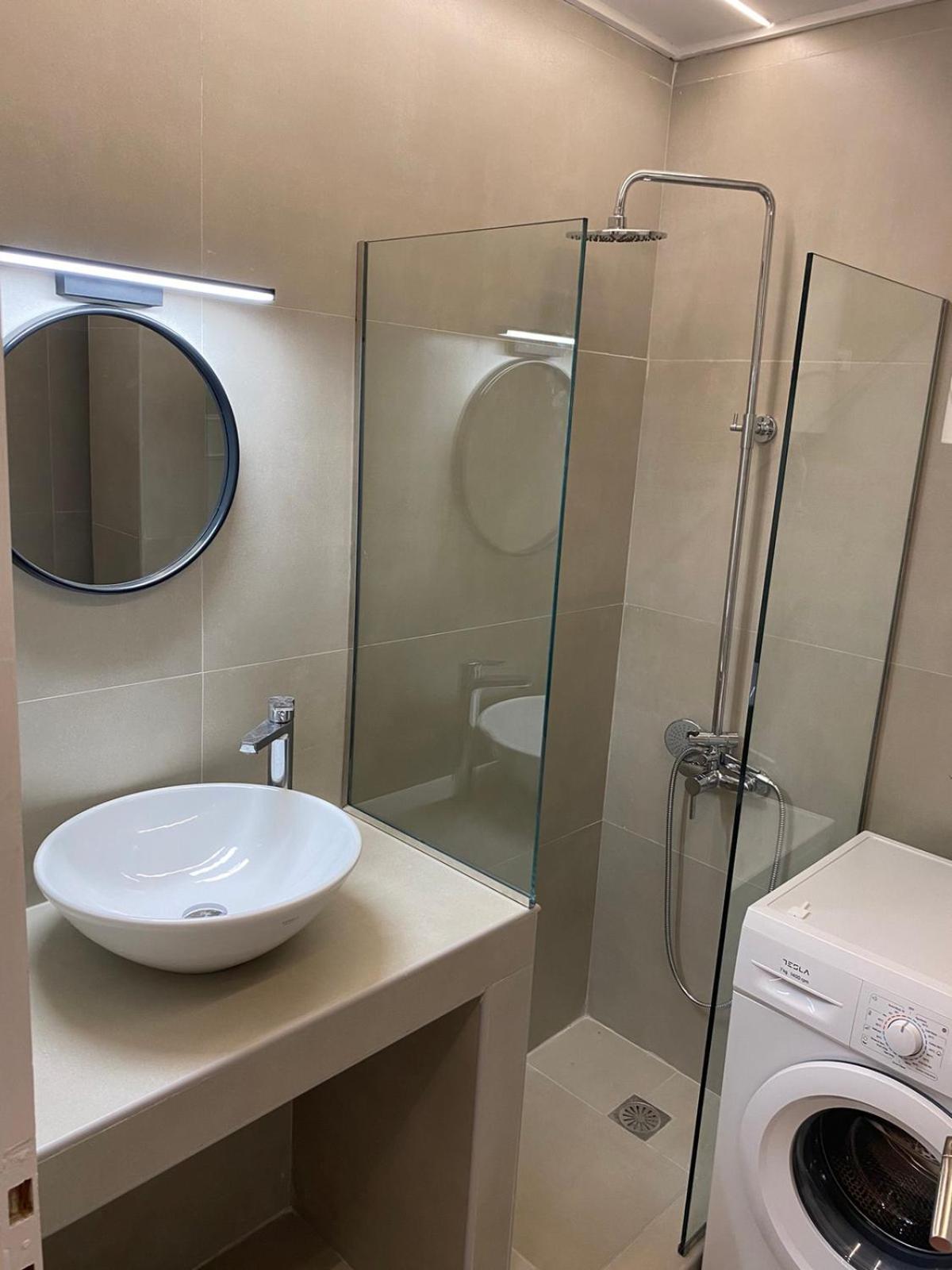 Evrou 21A Metropolitan Suite Athena Bagian luar foto