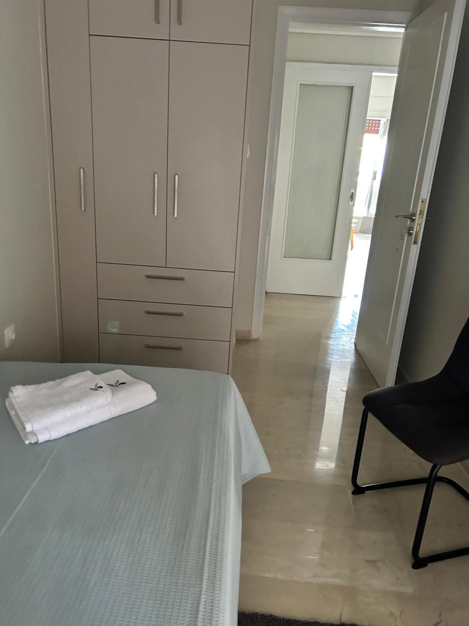Evrou 21A Metropolitan Suite Athena Bagian luar foto
