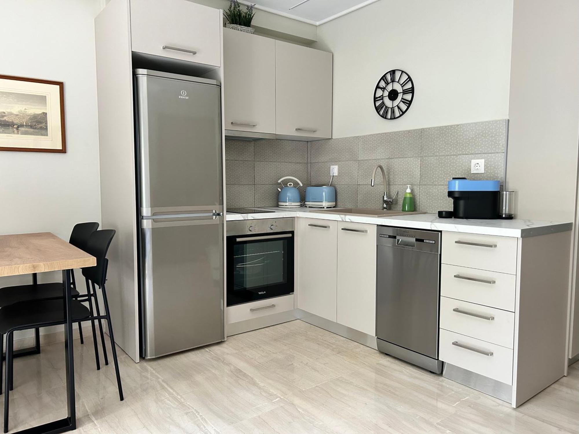 Evrou 21A Metropolitan Suite Athena Bagian luar foto